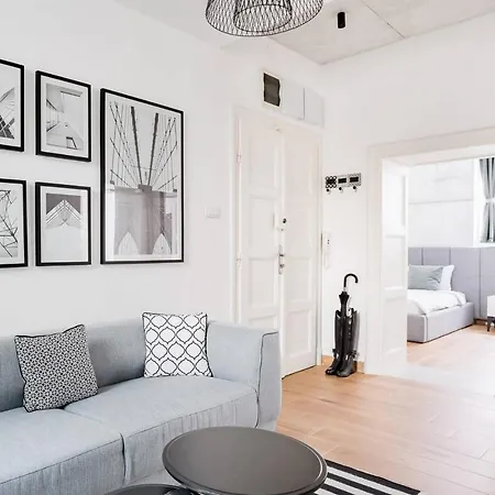 Hostgost Selected - Molerova 9 *