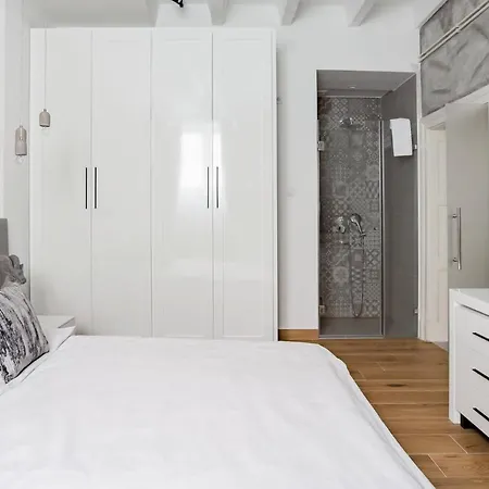 Hostgost Selected - Molerova 9 * Belgrade